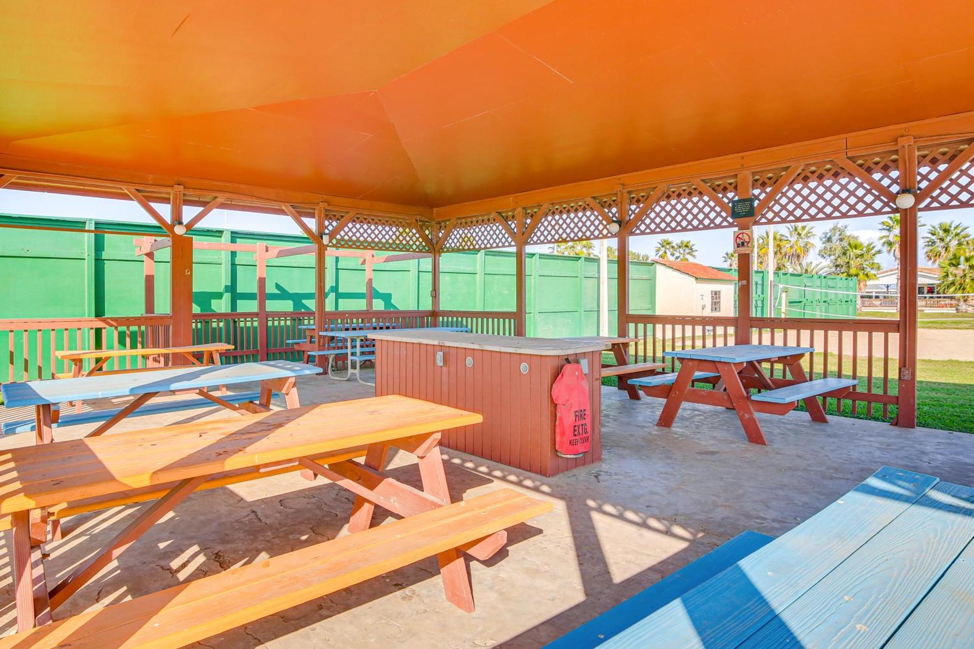 Cozy Waterfront Port Isabel Cottage With Deck! 외부 사진