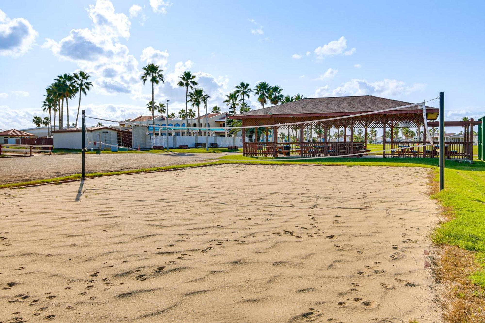 Cozy Waterfront Port Isabel Cottage With Deck! 외부 사진